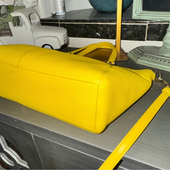 COACH Prairie Satchel in Pebble Leather - Yellow - GUC - Picture 17 of 17